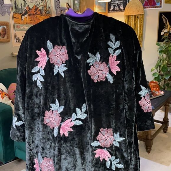 Billy T Velvet robe, duster, embroidered, floral, floral embroidery - Picture 9 of 14